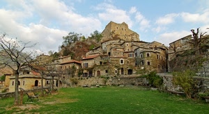 alberi, case, prato, panchine, borgo, verde, nuvole, castello, paese, cielo, finestre