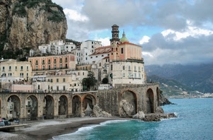 mare, spiaggia, archi, nuvole, campanile, case, chiesa, acqua, cielo, finestre, costa, scogli, onde, strada, scorcio, paese, borgo