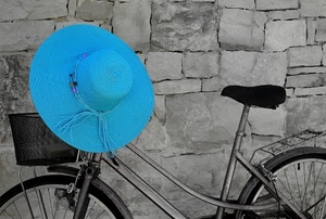 bicicletta, cappello, muro, azzurro, sellino, sella, cestino