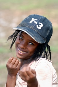sorriso, mani, occhi, cappello, bambina, berretto, treccine, denti, ragazza, trecce, bambino, bianco, numeri, capelli, viso, pugni, cappellino