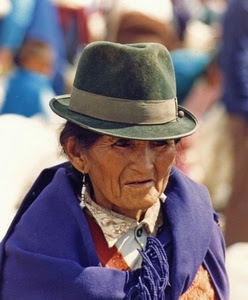 cappello, donna, anziana, scialle, viola, verde, sfocato, orecchini, rughe, camicia, mantello, ritratto