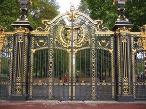 cancello, oro, parco, alberi, metallo, viale, ferro, verde, giardino, entrata, chiuso, stemma