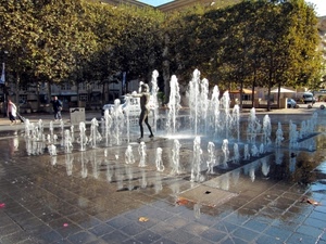 acqua, statua, fontana, piazza, alberi, zampilli, getti, passanti