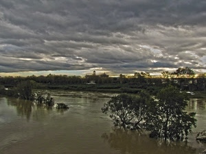 alberi, nuvole, fiume, cielo, acqua, panorama, paesaggio, maltempo, piena, chiesa, verde, campanile, inondazione, case