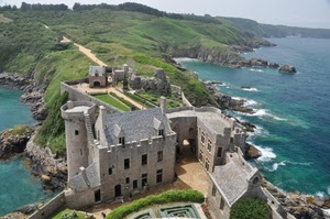 castello, mare, torre, scogliera, verde, finestre, scogli, acqua, strada, erba, giardini, rocce, onde, porte, panorama, merli