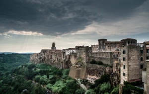 nuvole, alberi, castello, verde, cielo, panorama, finestre, mura, torre, borgo, paesaggio, città, fortezza, paese, case
