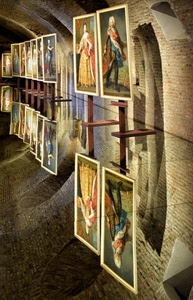 quadri, riflesso, specchio, galleria, mostra, dipinti, esposizione, cavalieri, dame, archi