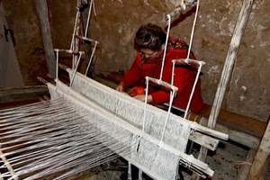 telaio, fili, donna, tessitrice, rosso, legno, bianco, artigianato, manuale, lana, artigiana, tessere, artigiano