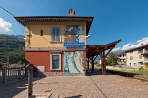 stazione, murales, pensilina, finestre, murale, cielo, fontana, case