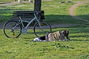bicicletta, panchina, prato, ragazza, parco, erba, relax, sdraiata, verde, panchine