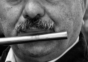 baffi, flauto, musica, musicista, bianconero, naso, bocca, suonatore, labbra, suonare
