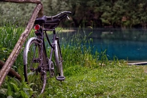 bicicletta, prato, acqua, verde, fiume, erba, staccionata, lago