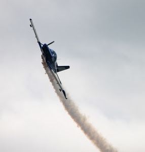 aereo, cielo, scia, ali, elica, fumo, coda, blu, bianco, volo, cabina, aeroplano, virata, acrobazia