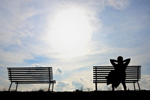panchine, due, cielo, controluce, nuvole, persona, uomo, panchina, sole