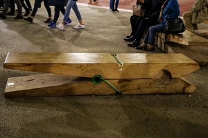 molletta, legno, panchina, gambe, panchine, piazza, passanti, persone, strada, mollette