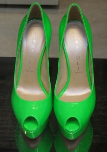 scarpe, verde, riflesso, riflessi, donna, paio, due, vetro, tacco, moda, tacchi, esposizione
