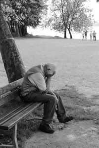 panchina, vecchio, albero, alberi, bianconero, uomo, persone, prato, tronco, pensieri, anziano
