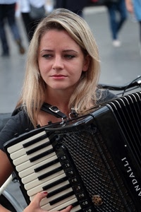 donna, fisarmonica, tasti, ragazza, musica, bionda, musicista, strumento, suonare, tastiera