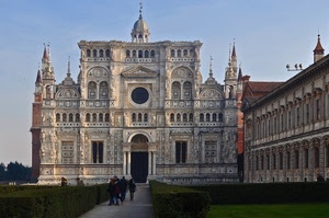 chiesa, rosone, guglie, siepi, cielo, finestre, colonne, archi, statue, cupola, persone, campanili, siepe, certosa, cattedrale, prato, palazzo, pavia, portone, facciata, cupole