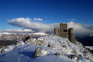 neve, nuvole, castello, cielo, inverno, torri, montagna, rocca, panorama, fortezza, bianco, montagne, rudere, massi, orme, abbandono