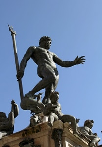 nettuno, putti, bronzo, tridente, statue, fontana, statua, azzurro, cielo, braccio, bologna, monumento, nudo, sculture, scultura, marmo, forcone, piedistallo