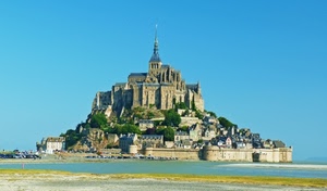 mare, chiesa, case, campanile, mura, cielo, isola, castello, spiaggia, piante, monte, verde, città, acqua, francia