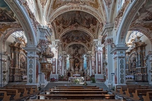 chiesa, banchi, interno, altare, navate, colonne, archi, affreschi, panche