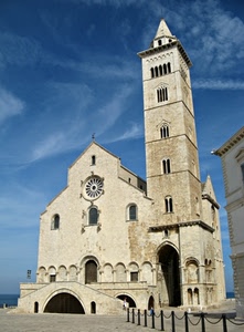 campanile, chiesa, rosone, cielo, trani, duomo, finestre, nuvole