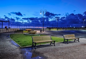 panchine, lampioni, piazza, nuvole, erba, panchina, prato, sera, lampione, blu, cielo, tramonto