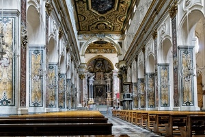 chiesa, panche, soffitto, altare, archi, colonne, interno, navata, banchi, stucchi, decorazioni, pilastri, affreschi, crocifisso, pulpito