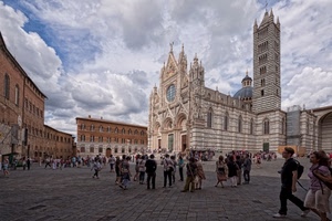 piazza, chiesa, campanile, persone, nuvole, duomo, cielo, siena, passanti