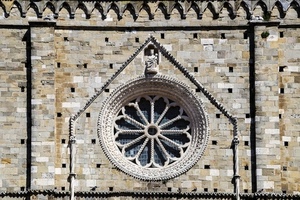 rosone, chiesa, cerchio, facciata, scultura, colonne, raggi, statua, parete, nero, pilastri, bianco, pietre, vetrata, madonna, vetri, pietra