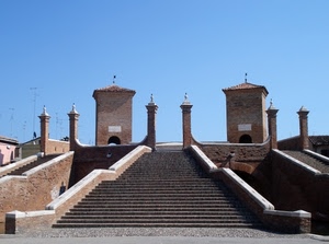 torri, cielo, scalinata, antenne, scale, colonne, ponte, archi, azzurro, banderuole, scalini, gradini, parapetti, scalinate, mattoni, due