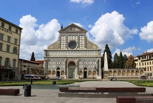 chiesa, nuvole, alberi, piazza, obelisco, cielo, rosone, archi, firenze, panchine, ambulanze, finestre, verde, portici, giardino, palazzi, case, edifici