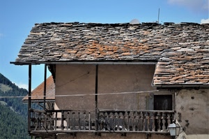 tetto, casa, legno, ringhiera, lampione, balcone, tegole, cielo, porta, azzurro, montagna, balaustra, alberi, terrazzo, tetti, verde, ardesia, montagne