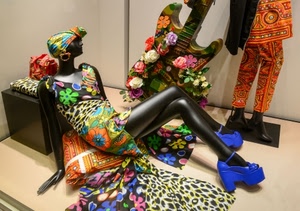 chitarra, fiori, vetrina, nero, scarpe, manichini, colori, manichino, blu, gambe, arancione, sandali, negozio, borsa, stampe, turbante, vestito, abiti, abito, foulard