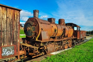 ruggine, verde, erba, locomotiva, cielo, treno, ruote, tender, respingenti, azzurro, nuvole, vecchio, prato, antica, binario, locomotore, vagone, fumaiolo, vapore