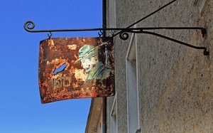 insegna, ruggine, ferro, cielo, alpino, muro, azzurro, finestre, finestra, metallo, casa, vino, arrugginito, grondaia, spirale, asta, parete