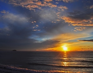nuvole, mare, tramonto, sole, cielo, onde, isola, giallo, raggi, acqua, azzurro, arancione, spiaggia, alba, orizzonte, riflesso, riflessi