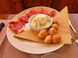 piatto, prosciutto, cibo, tovagliolo, formaggio, posate, mozzarella