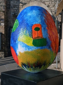 uovo, rosso, verde, colori, giallo, scultura, azzurro, blu, dipinto, albero, disegno, colorato, installazione, celeste, esposizione, piedistallo
