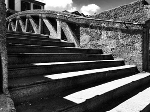 gradini, scala, bianconero, ombra, ringhiera, ponte, scale, scalinata, nubi, bianco