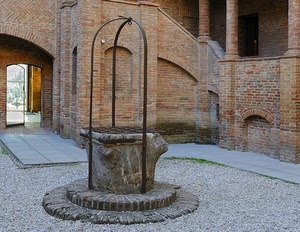 pozzo, colonne, cortile, mattoni, archi, porta, pietra, ferro, grata, arco, ghiaia, marciapiede, corte, grigio, chiostro