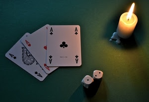 carte, dadi, candela, assi, fiamma, tre, verde, gioco, cera, tris, due, picche, fiori, luce, cuori, tavolo, fiammella, accesa