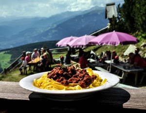 pasta, ombrelloni, piatto, ragù, tagliatelle, cibo, montagna, persone