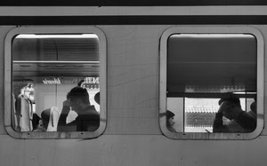 treno, finestrini, bianconero, persone, passeggeri, vagone, due, uomini, viaggiatori, stazione, finestre