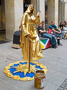 oro, artista, strada, mimo, donna, vestito, mantello, bastone, statua